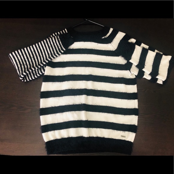 Volcom sweater